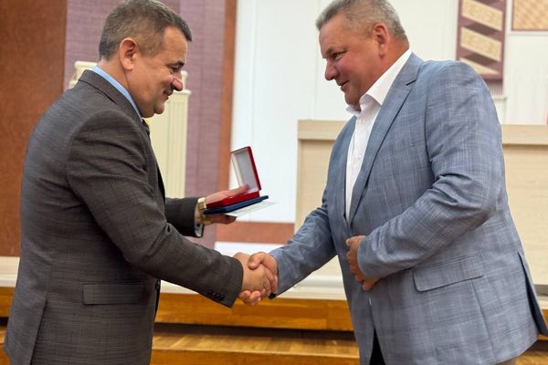 06.08.2024 года председатель Пинского городского исполнительного комитета Валерий Васильевич Ребковец вручил юбилейные медали 